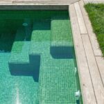 piscina-con-agua-verde