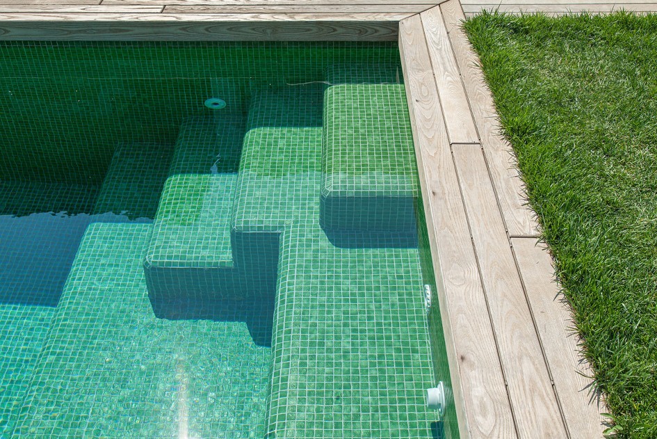 piscina-con-agua-verde